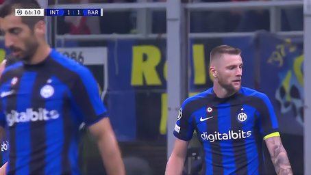 他是姚明前队友，因伤病缺钱治疗瘫痪在床，靠70岁母亲拾荒生活