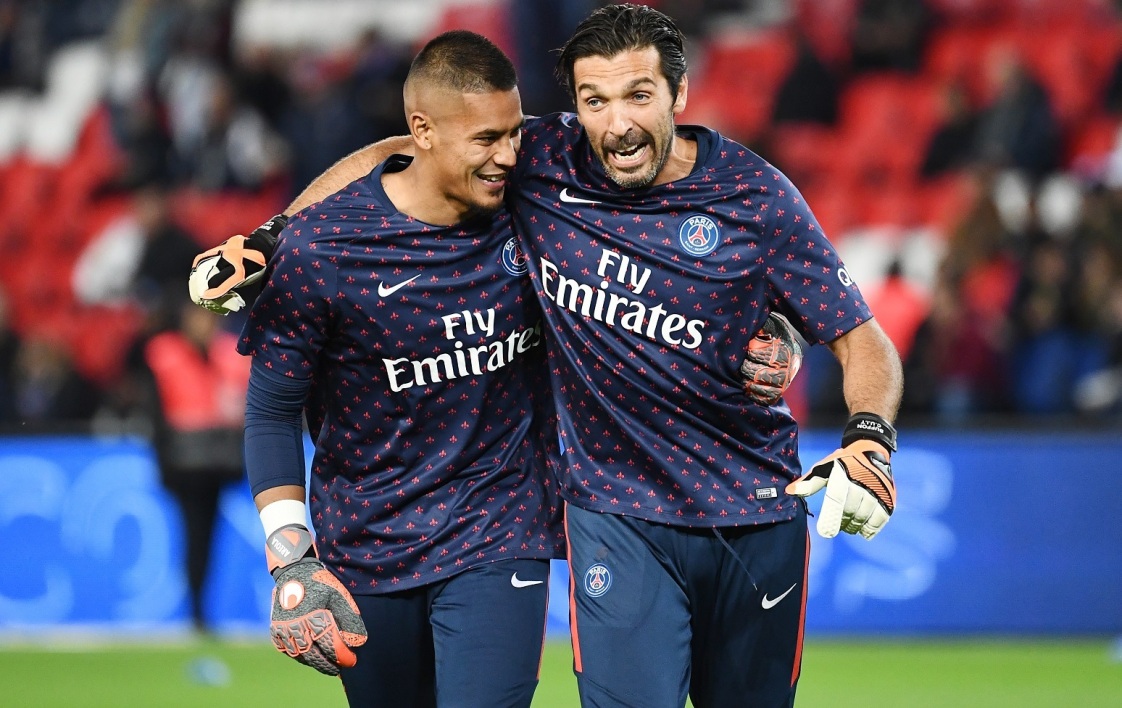 球员冲进场内袭击裁判 渝超联赛通报禁赛5年