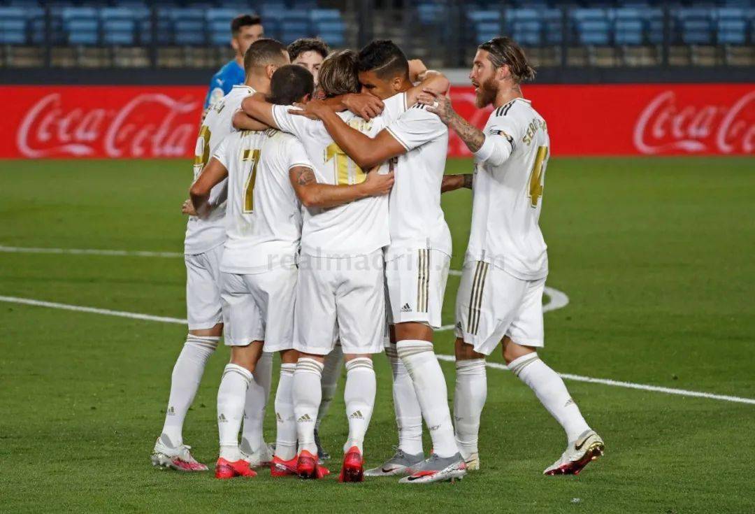 2-1！中国队掀翻比利时，超级大逆转+2026旗开得胜，球迷欢呼庆祝