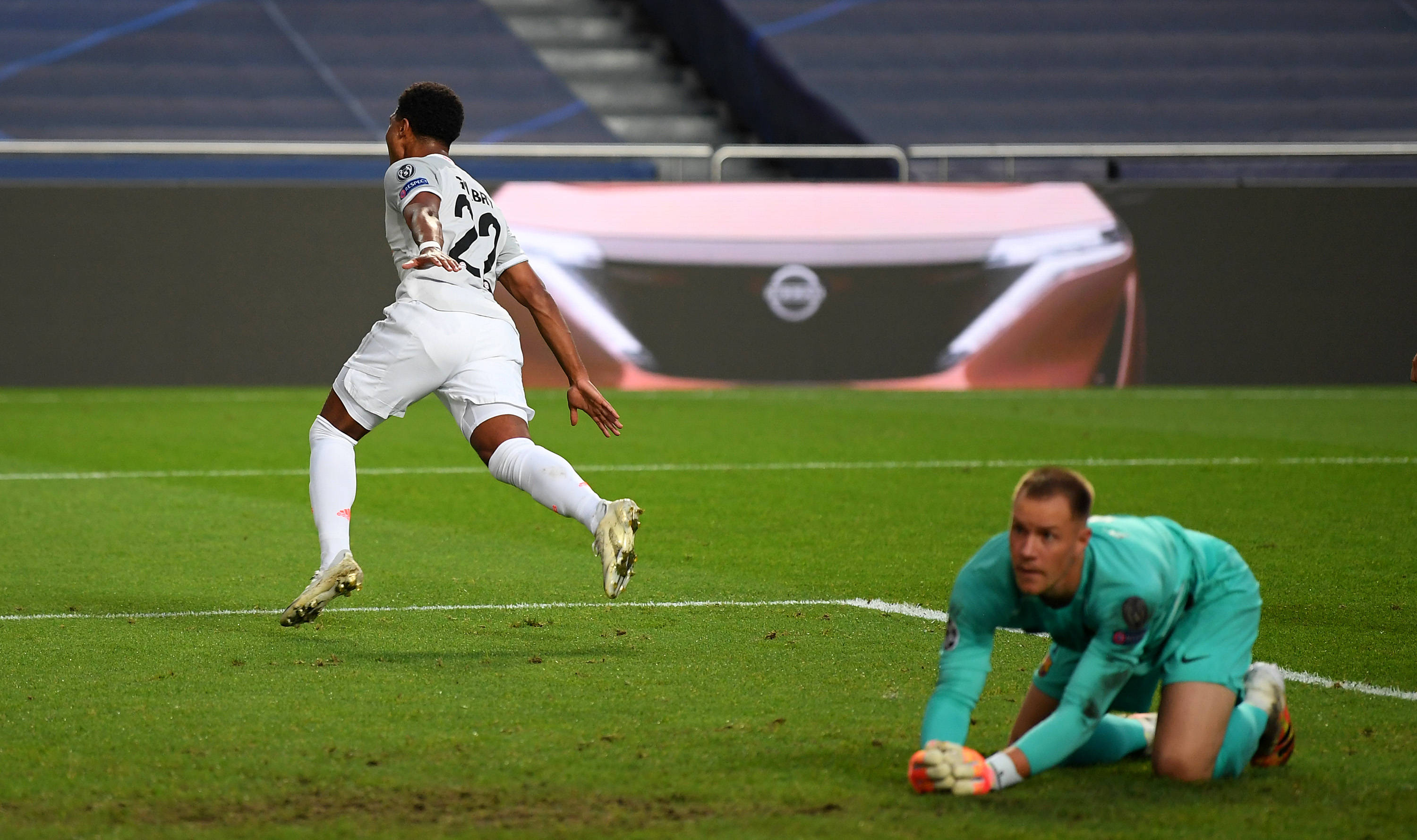 腾讯系游戏集体适配HarmonyOS NEXT，《和平精英》开启先锋测试