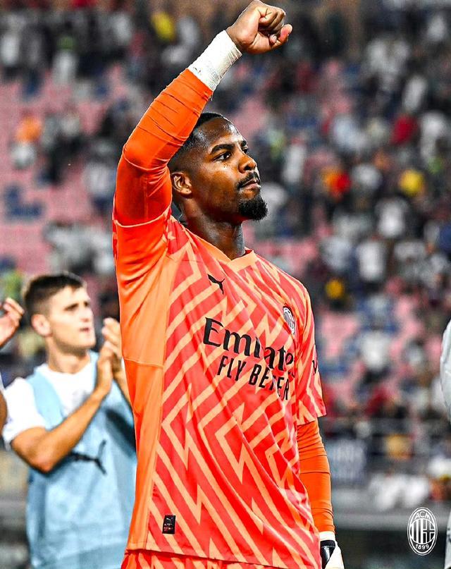 电光飞舞！《和平精英》×《百分百出品》电糖天使引爆跨界潮流新风暴