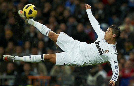 [NBA]马刺七人得分上双 客场战胜湖人