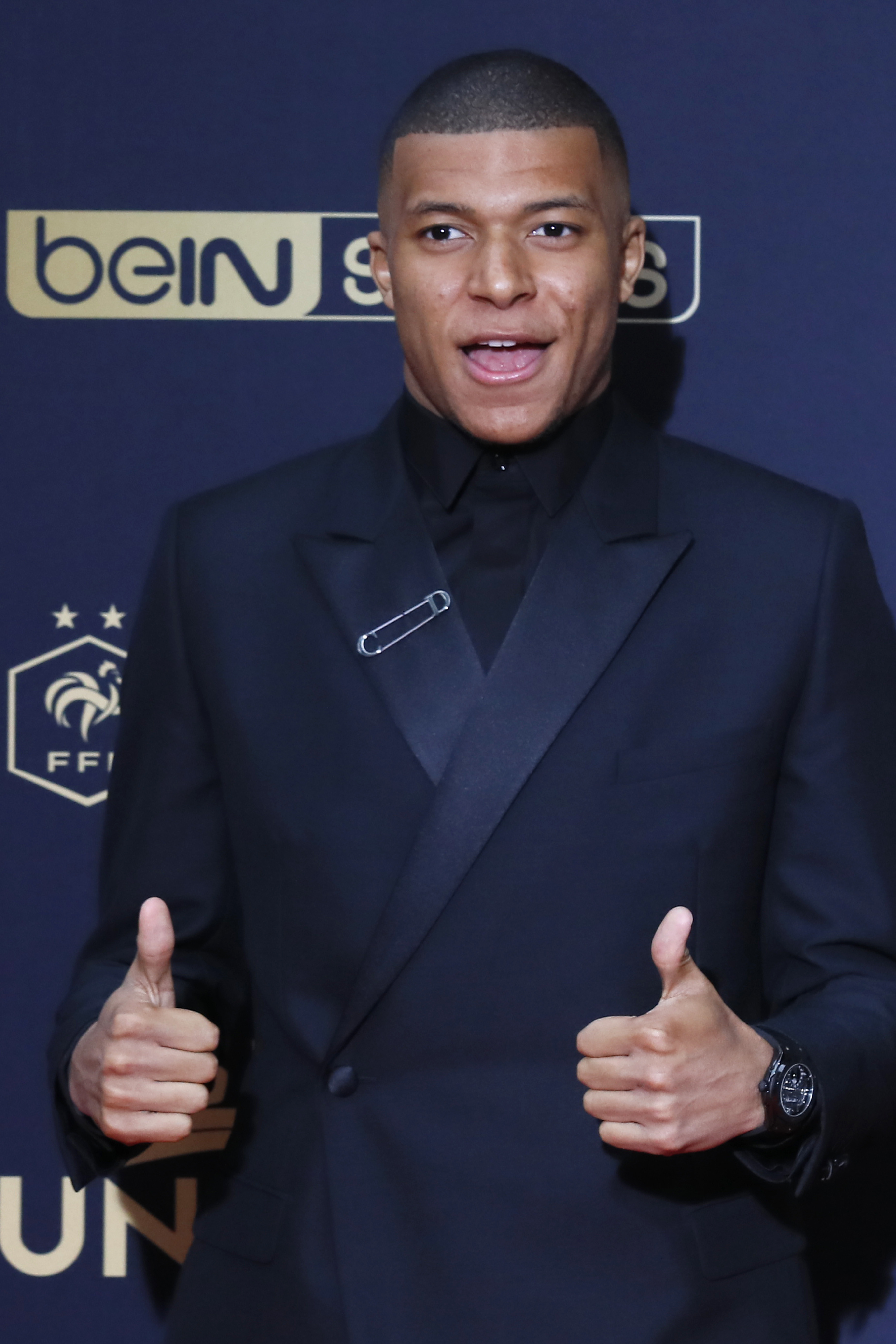 斗鱼×黄鹤楼裸眼3D先导片震撼发布，拉开斗鱼9周年鱼乐盛典序幕