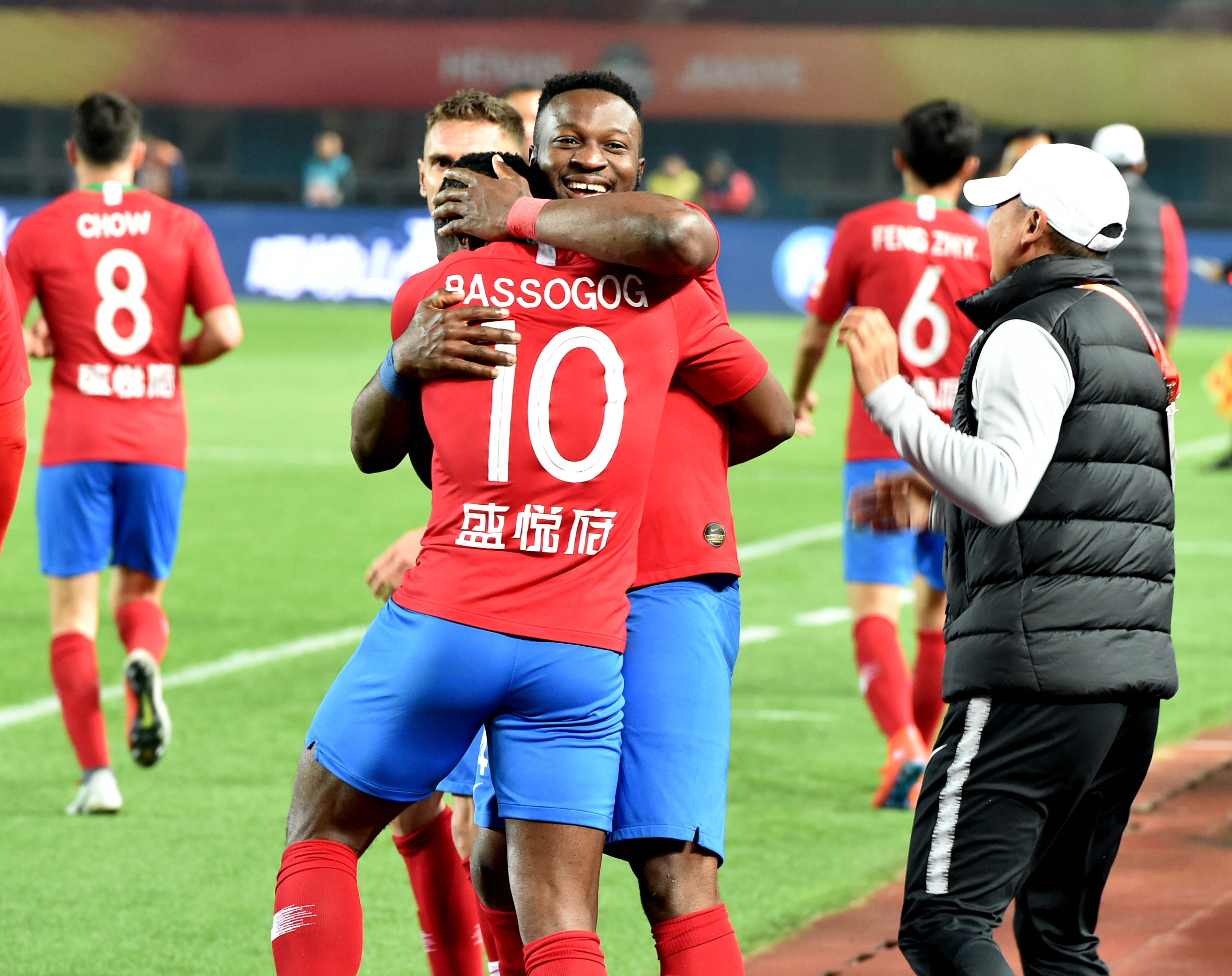 冠军中单欺骗粉丝引热议！AL有希望打赢IG，IG输比赛全华班要背锅